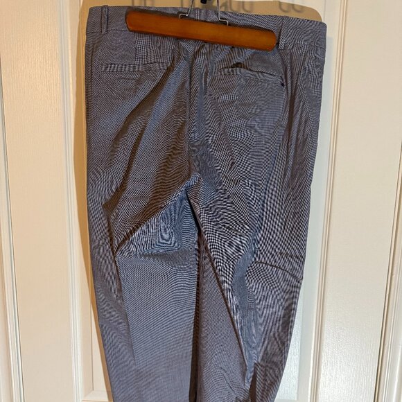 Banana Republic Grey ankle length Pant EUC - Picture 2 of 3